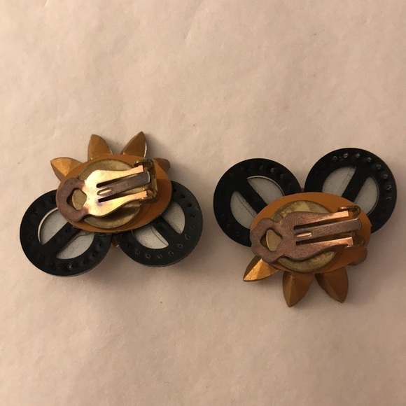 Earrings, clip on, fancy, elegant, classic earrings - Picture 2 of 4